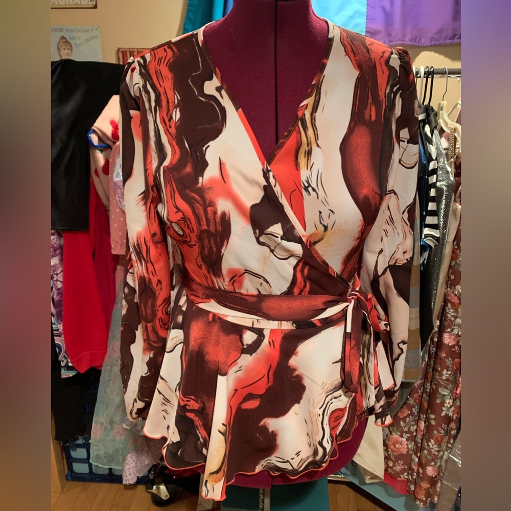 Swirl Lantern Wrap Top